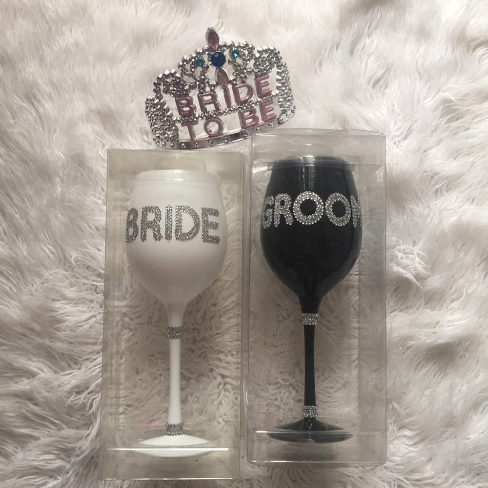 Soon to be married •new / never opened or used set